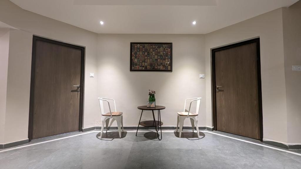 Bunglow 14, Rooms With Balcony Маунт Абу Екстериор снимка